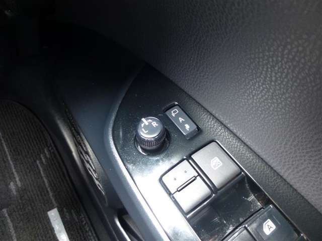 トヨタ プリウスＰＨＶ １．８ Ａ プレミアム H29年 (東北) 99