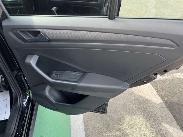 フォルクスワーゲン Ｔ－ＲＯＣ ＴＳＩ スタイル R5年 (東海) 99