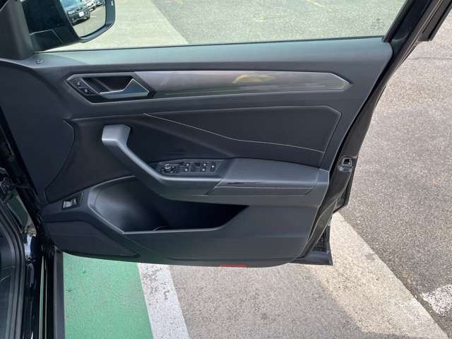 フォルクスワーゲン Ｔ－ＲＯＣ ＴＳＩ スタイル R5年 (東海) 99