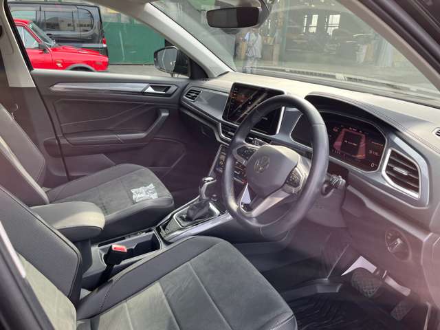 フォルクスワーゲン Ｔ－ＲＯＣ ＴＳＩ スタイル R5年 (東海) 99