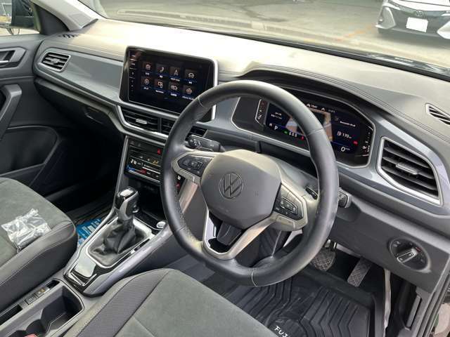 フォルクスワーゲン Ｔ－ＲＯＣ ＴＳＩ スタイル R5年 (東海) 99