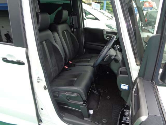 ホンダ Ｎ　ＢＯＸ カスタム ６６０ Ｌ ターボ スタイルプラス ブラック ４ＷＤ R4年 () 99