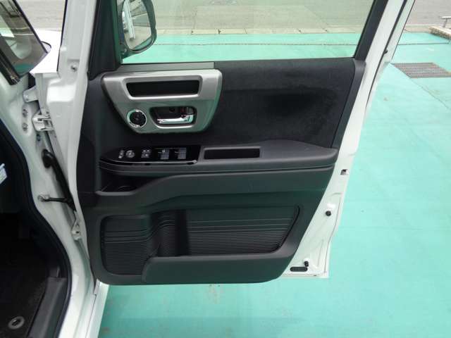 ホンダ Ｎ　ＢＯＸ カスタム ６６０ Ｌ ターボ スタイルプラス ブラック ４ＷＤ R4年 () 99