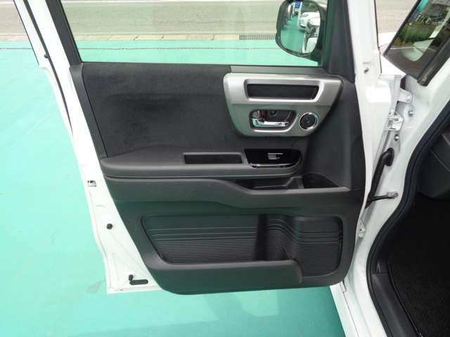 ホンダ Ｎ　ＢＯＸ カスタム ６６０ Ｌ ターボ スタイルプラス ブラック ４ＷＤ R4年 () 99