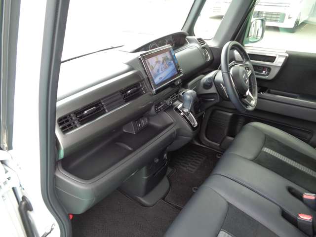 ホンダ Ｎ　ＢＯＸ カスタム ６６０ Ｌ ターボ スタイルプラス ブラック ４ＷＤ R4年 () 99