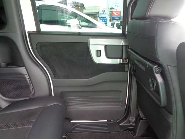 ホンダ Ｎ　ＢＯＸ カスタム ６６０ Ｌ ターボ スタイルプラス ブラック ４ＷＤ R4年 () 99