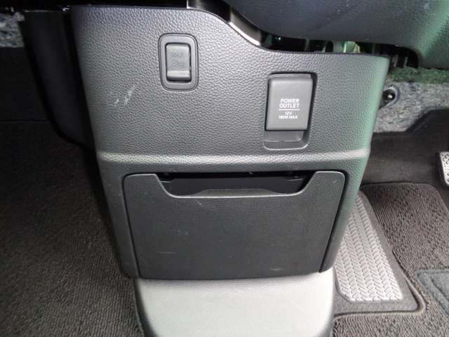 ホンダ Ｎ　ＢＯＸ カスタム ６６０ Ｌ ターボ スタイルプラス ブラック ４ＷＤ R4年 () 99