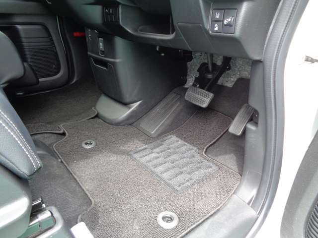 ホンダ Ｎ　ＢＯＸ カスタム ６６０ Ｌ ターボ スタイルプラス ブラック ４ＷＤ R4年 () 99