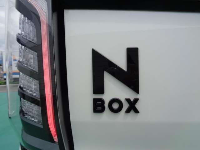 ホンダ Ｎ　ＢＯＸ カスタム ６６０ Ｌ ターボ スタイルプラス ブラック ４ＷＤ R4年 () 99