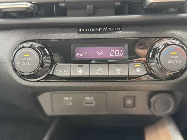 日産 ノートオーラ １．２ Ｇ レザーエディション R4年 (東北) 99