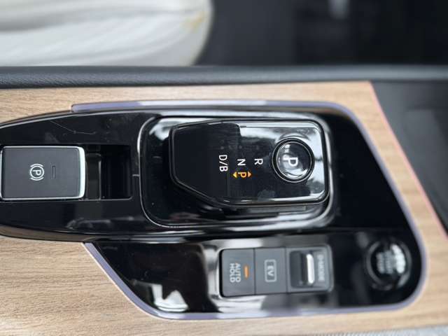 日産 ノートオーラ １．２ Ｇ レザーエディション R4年 (東北) 99