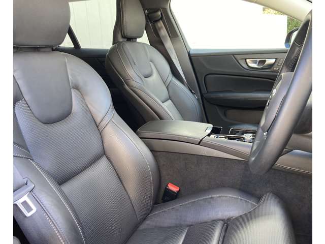 ボルボ Ｖ６０ リチャージ アルティメット Ｔ６ ＡＷＤ プラグイン ハイブリッド ４ＷＤ R5年 (関東) 99