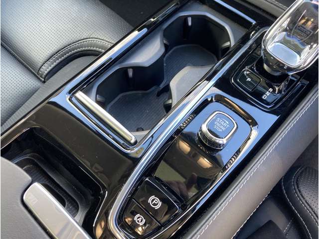 ボルボ Ｖ６０ リチャージ アルティメット Ｔ６ ＡＷＤ プラグイン ハイブリッド ４ＷＤ R5年 (関東) 99