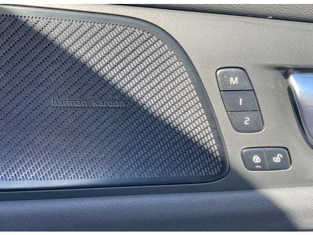 ボルボ Ｖ６０ リチャージ アルティメット Ｔ６ ＡＷＤ プラグイン ハイブリッド ４ＷＤ R5年 (関東) 99