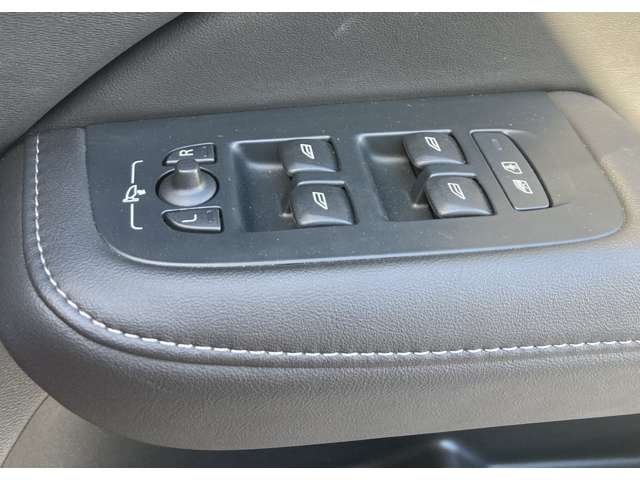 ボルボ Ｖ６０ リチャージ アルティメット Ｔ６ ＡＷＤ プラグイン ハイブリッド ４ＷＤ R5年 (関東) 99