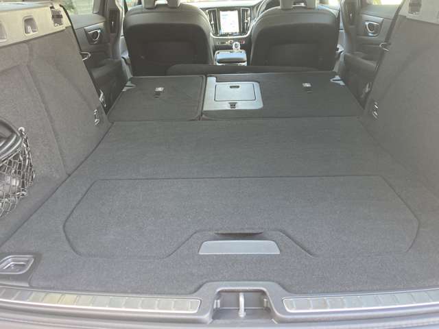 ボルボ Ｖ６０ リチャージ アルティメット Ｔ６ ＡＷＤ プラグイン ハイブリッド ４ＷＤ R5年 (関東) 99