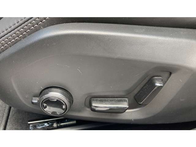 ボルボ Ｖ６０ リチャージ アルティメット Ｔ６ ＡＷＤ プラグイン ハイブリッド ４ＷＤ R5年 (関東) 99