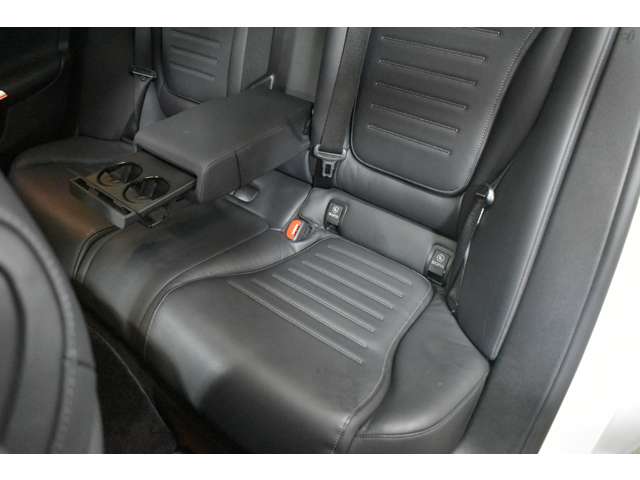 メルセデスベンツ Ｃクラス Ｃ２００ ４マチック アバンギャルド ＡＭＧライン （ＩＳＧ搭載モデル） ４ＷＤ R4年 (関東) 99