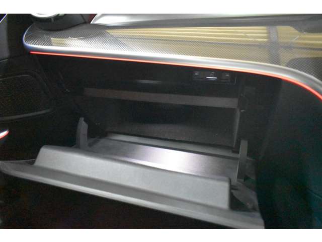 メルセデスベンツ Ｃクラス Ｃ２００ ４マチック アバンギャルド ＡＭＧライン （ＩＳＧ搭載モデル） ４ＷＤ R4年 (関東) 99