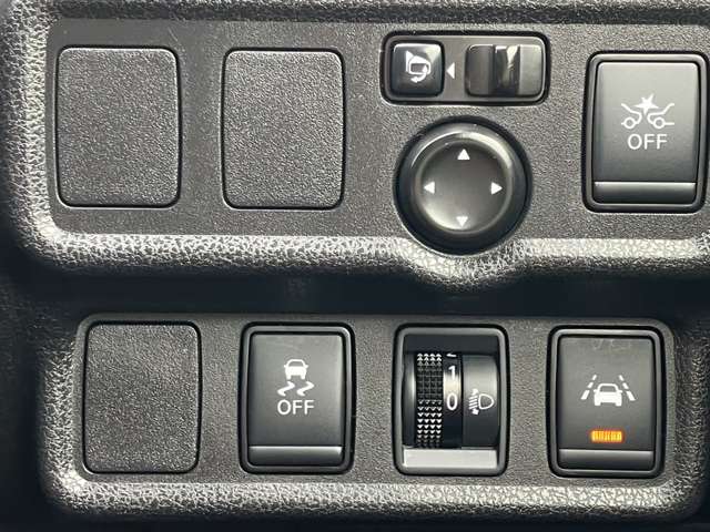 日産 ノート １．２ Ｘ ＦＯＵＲ ４ＷＤ R1年 (東北) 99