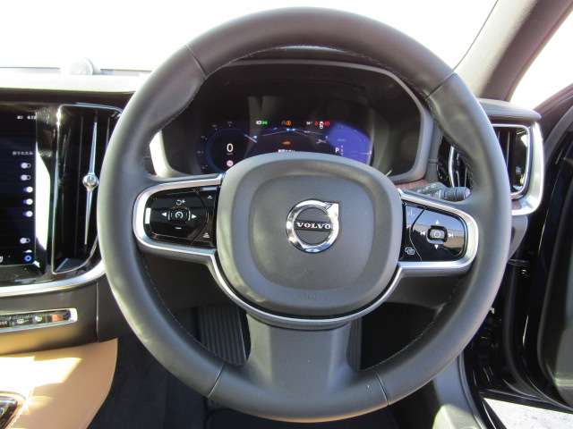 ボルボ Ｖ６０ リチャージ アルティメット Ｔ６ ＡＷＤ プラグイン ハイブリッド ４ＷＤ R6年 (四国) 99