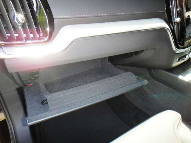 ボルボ Ｖ６０ ウルトラ　Ｂ４ R7年 (東北) 99