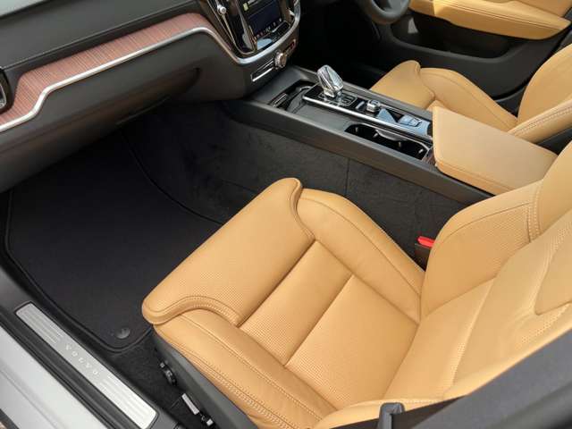 ボルボ Ｖ６０ ウルトラ　Ｂ４ R7年 (東北) 99