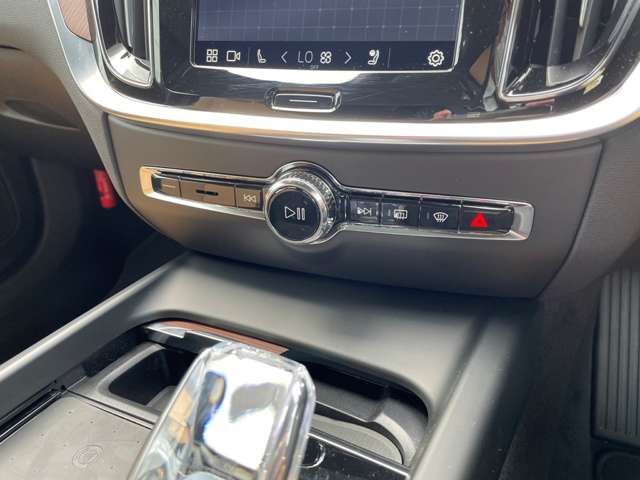 ボルボ Ｖ６０ ウルトラ　Ｂ４ R7年 (東北) 99