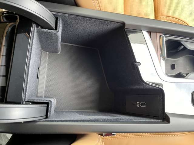 ボルボ Ｖ６０ ウルトラ　Ｂ４ R7年 (東北) 99