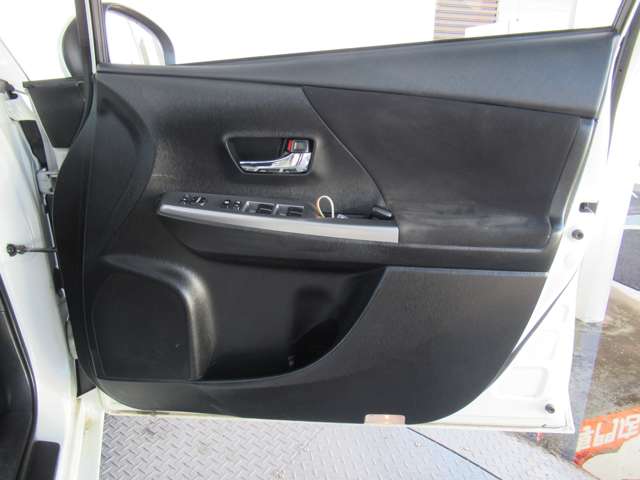 トヨタ プリウスΑ １．８ Ｓ H28年 (東北) 99