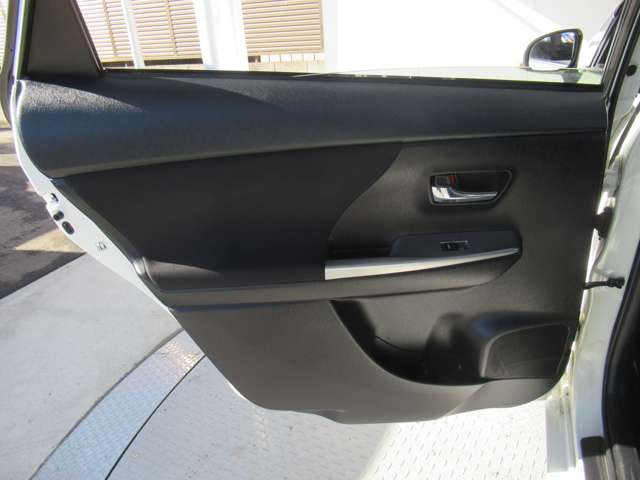 トヨタ プリウスΑ １．８ Ｓ H28年 (東北) 99