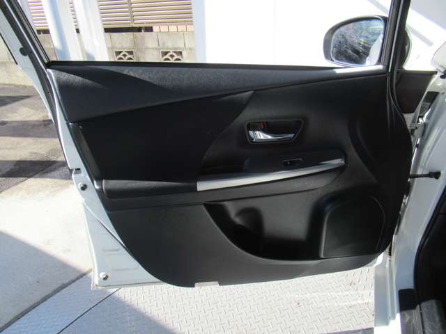 トヨタ プリウスΑ １．８ Ｓ H28年 (東北) 99