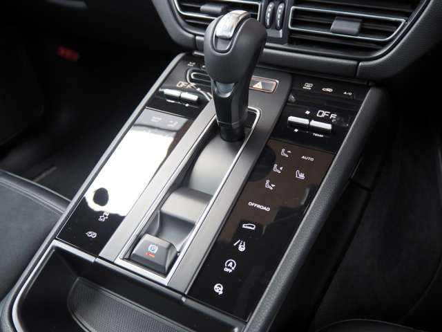 ポルシェ マカン ＧＴＳ ＰＤＫ ４ＷＤ R6年 (近畿) 99