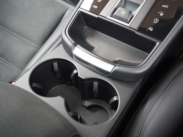 ポルシェ マカン ＧＴＳ ＰＤＫ ４ＷＤ R6年 (近畿) 99