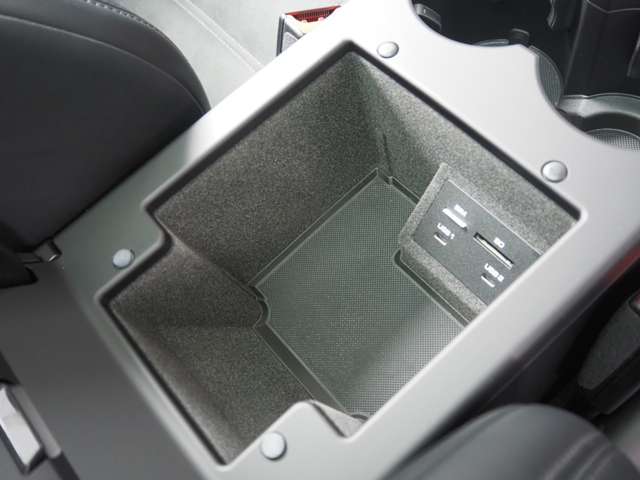 ポルシェ マカン ＧＴＳ ＰＤＫ ４ＷＤ R6年 (近畿) 99