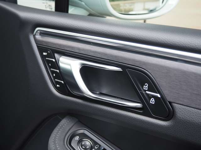 ポルシェ マカン ＧＴＳ ＰＤＫ ４ＷＤ R6年 (近畿) 99