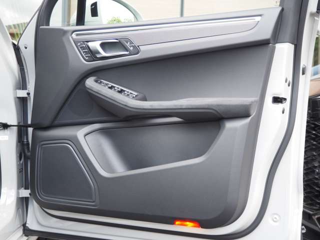 ポルシェ マカン ＧＴＳ ＰＤＫ ４ＷＤ R6年 (近畿) 99