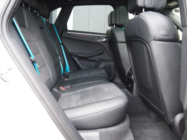 ポルシェ マカン ＧＴＳ ＰＤＫ ４ＷＤ R6年 (近畿) 99