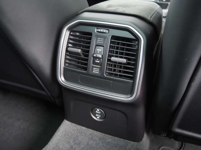 ポルシェ マカン ＧＴＳ ＰＤＫ ４ＷＤ R6年 (近畿) 99