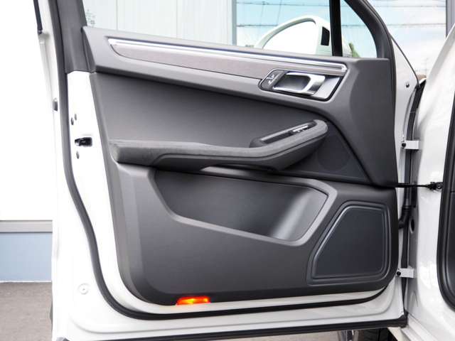 ポルシェ マカン ＧＴＳ ＰＤＫ ４ＷＤ R6年 (近畿) 99