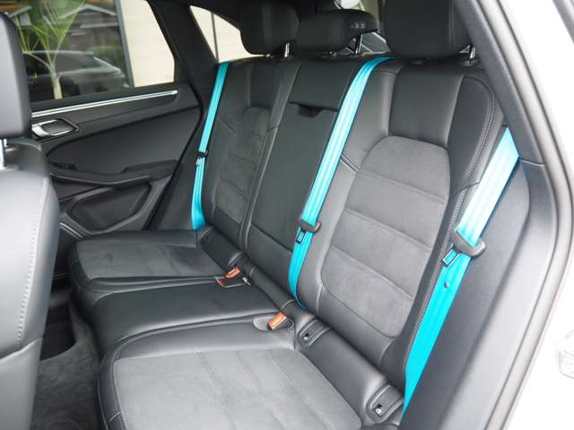 ポルシェ マカン ＧＴＳ ＰＤＫ ４ＷＤ R6年 (近畿) 99