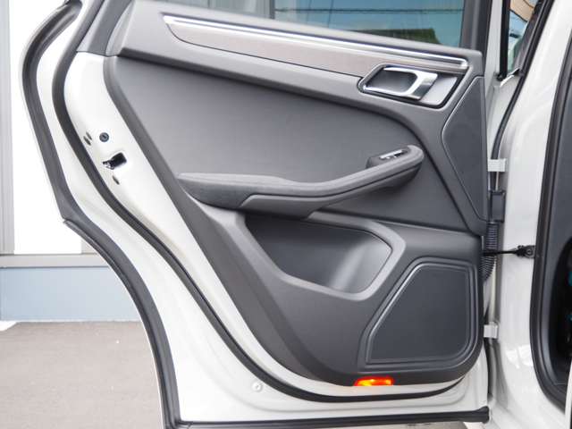 ポルシェ マカン ＧＴＳ ＰＤＫ ４ＷＤ R6年 (近畿) 99