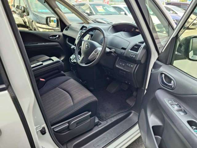 日産 セレナ ２．０ ハイウェイスター Ｖセレクション＋ＳＡＦＥＴＹ Ｓ－ＨＹＢＲＩＤ アドバンストセーフティ ＰＫＧ H26年 (関東) 99