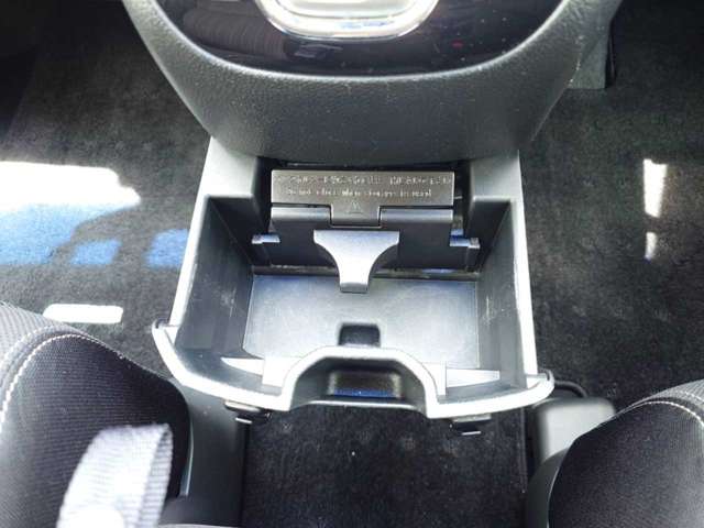 日産 セレナ ２．０ ハイウェイスター Ｖセレクション＋ＳＡＦＥＴＹ Ｓ－ＨＹＢＲＩＤ アドバンストセーフティ ＰＫＧ H26年 (関東) 99