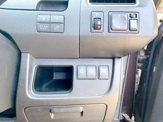 日産 セレナ ２．０ ハイウェイスター Ｖセレクション H24年 (九州・沖縄) 99