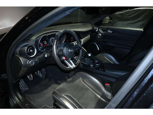 アルファロメオ ジュリア クアドリフォリオ 左ハンドル ＭＴ H29年 (関東) 99