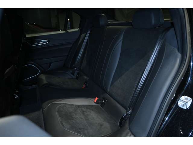 アルファロメオ ジュリア クアドリフォリオ 左ハンドル ＭＴ H29年 (関東) 99