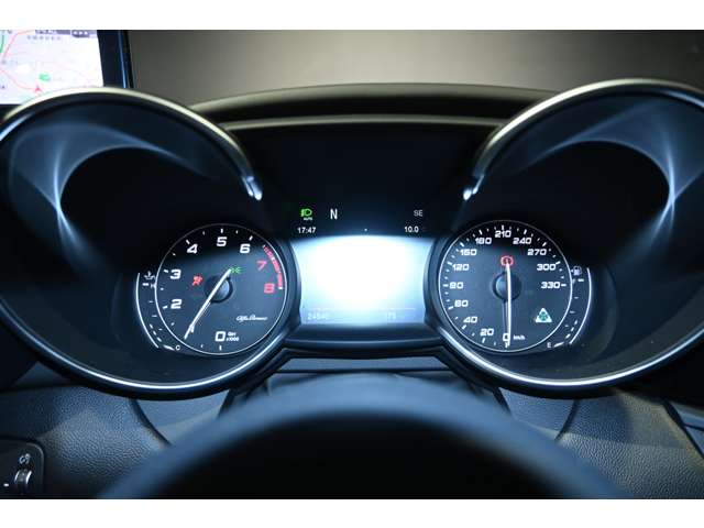 アルファロメオ ジュリア クアドリフォリオ 左ハンドル ＭＴ H29年 (関東) 99