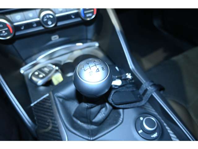 アルファロメオ ジュリア クアドリフォリオ 左ハンドル ＭＴ H29年 (関東) 99