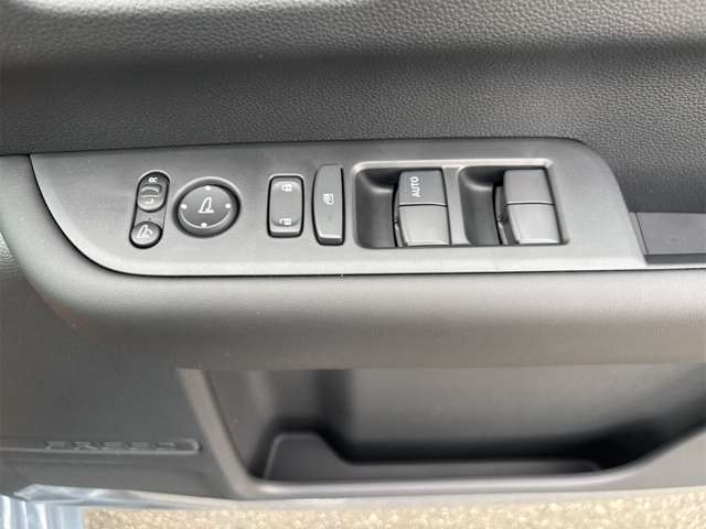 ホンダ フリード　ハイブリッド １．５ Ｅ：ＨＥＶ エアー ＥＸ R7年 (近畿) 99